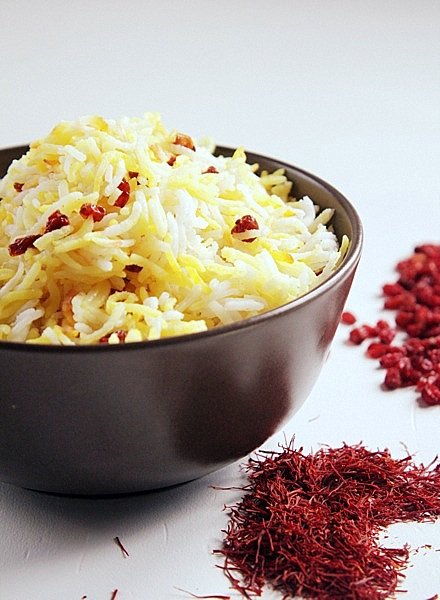 szafranowy ryż z berberysem