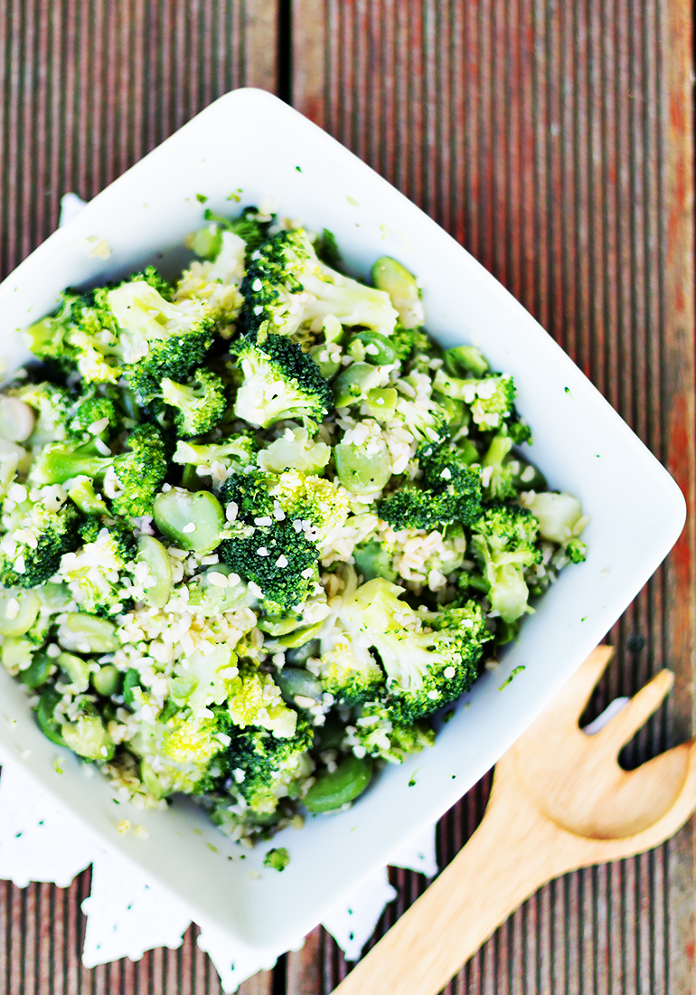 Bób na sałatkę z brokułami i feta, przepis na blogu codojedzenia